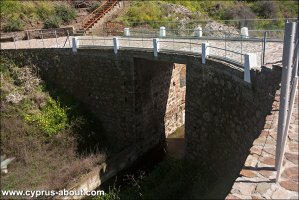 Мост Old Tall Bridge (Старый высокий мост) в деревне Ксилятос