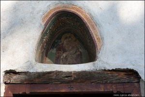 Фреска  над входом в церковь арх. Михаила