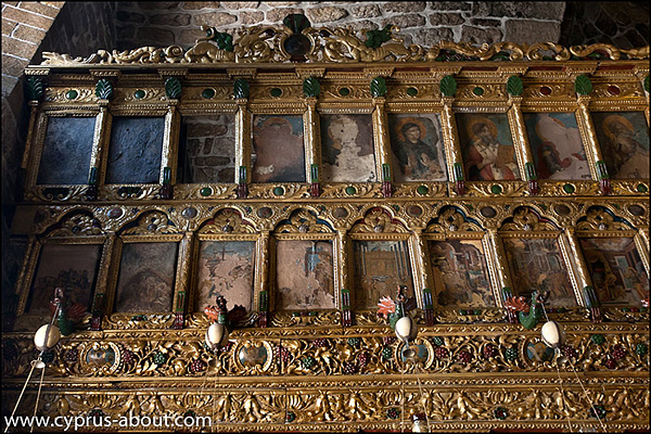 Резной иконостас в Храме св. Лазаря, друга Христа, считается одним из самых красивых иконостасов на острове. Ларнака, Кипр