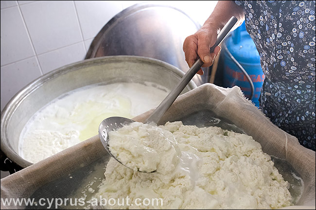 Изготовление сыра анари. Кипрские продукты