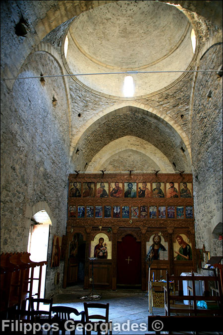 Иконостас монастырской церкви Панагия ту Синти. район Пафоса, Кипр