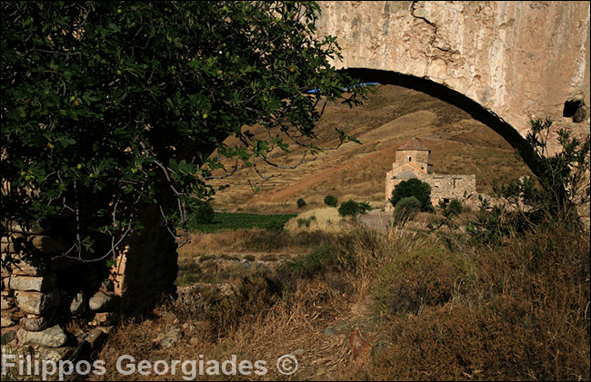 Развалины древней мельницы около монастыря Panagia tou Sinti. Район Пафоса, Кипр