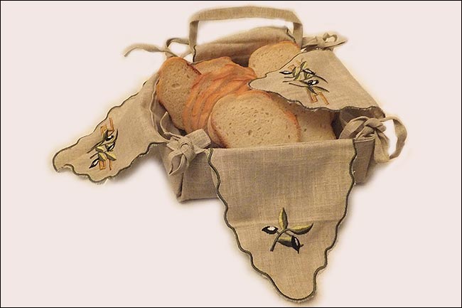Сувениры с Кипра. Хлебница с вышивкой